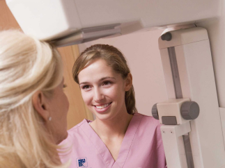 בדיקת ממוגרפיה  במכשיר 3 Dimensions™ Mammography System