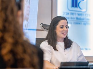 איזה רופא עושה בדיקת שד: המדריך לבדיקה מצילת חיים